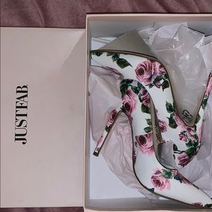JustFab Shoes - Beautiful Rose Floral print white heels JustFab Shoes - Beautiful Rose Floral print white heels